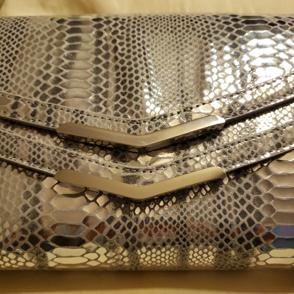 NWT WHBM Silver Clutch Handbag with Silver Chain Strap - Picture 4 of 5